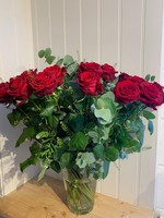 Julliet (24 Red, Pink or White Roses)